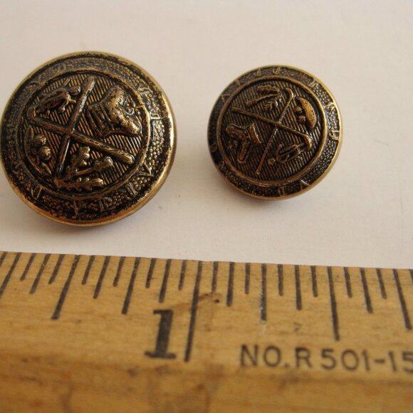 Farah 8 Blazer Replacement Buttons Burnished Antique Gold Tone Preppy - Picture 5 of 5